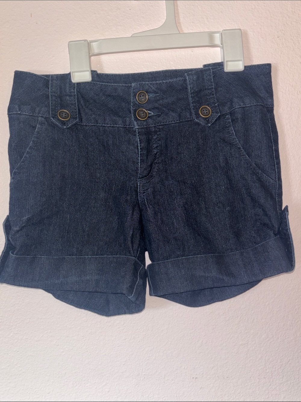 Woman’s Retro Dark Blue Cuffed Denim Jean Shorts, Size 5